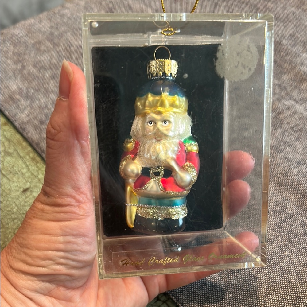 DESIGNERS STUDIO HAND CRAFTED GLASS ORNAMENT SANTA CLAUS